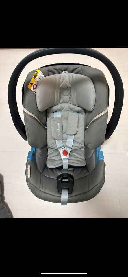 Babyschale Autositz Cybex mit viel Zubehör in Hannover