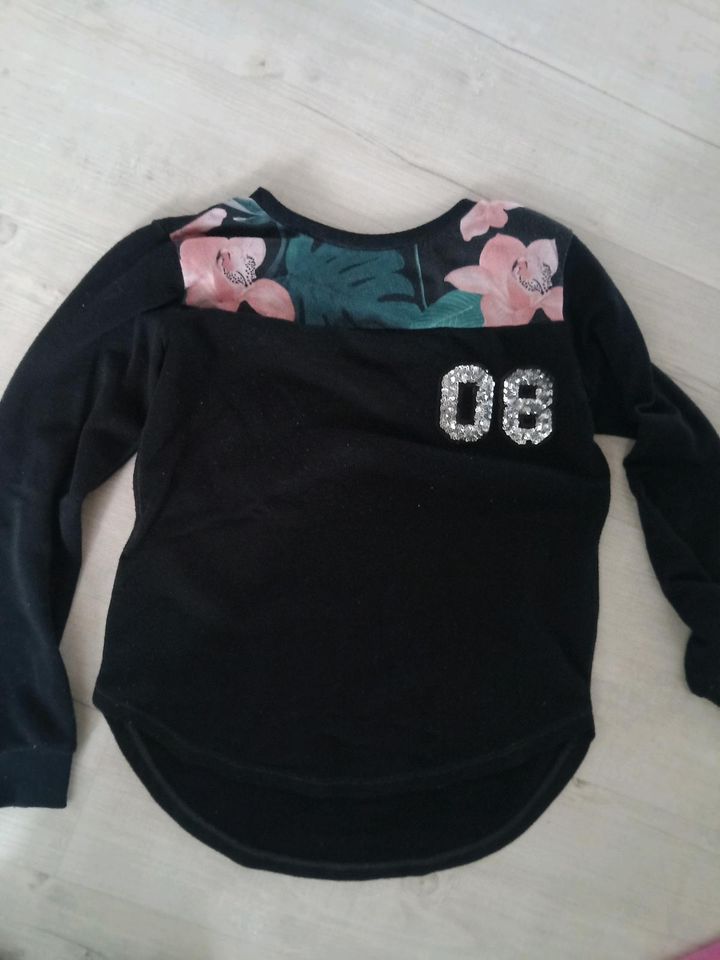 Pullover und Nicki Pyjama Gr.134/140 in Steinbach