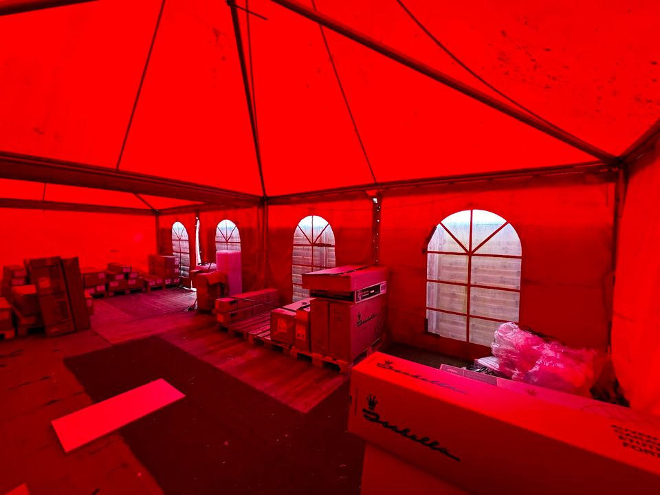 2 rote Pavillon 5x5m in Lensahn