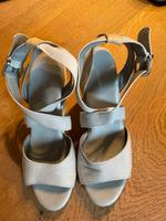 Sandalen / Deichmann / 38 / grau / Keilabsatz Nordrhein-Westfalen - Delbrück Vorschau