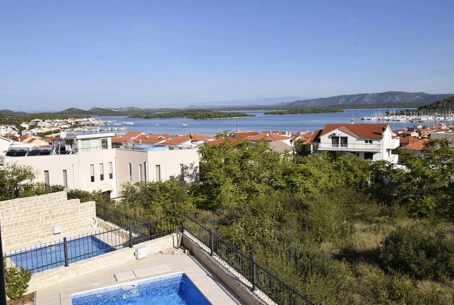 Kroatien, Insel Murter (Brücke) Luxuswohnung mit traumhaftem Meerblick - Immobilien A3086 in Rosenheim