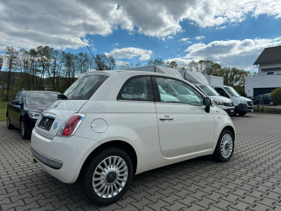 Fiat 500 Lounge 1.2 Klimaautomatik/Panoramadach/Euro5/LM Räder in Dautphetal