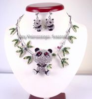 Set Collier Kette Ohrringe Panda Bär Strass Bambus silber Nordrhein-Westfalen - Erftstadt Vorschau