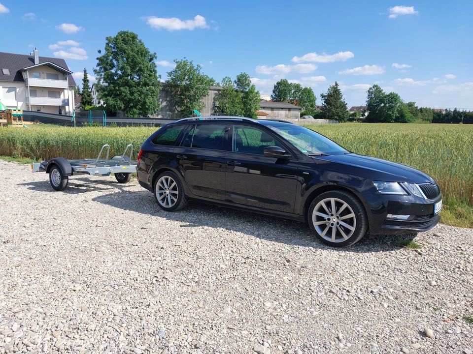 Skoda Octavia Kombi mit Anhänger für 3 Motorräder Nutzlast 575kg in Königsbrunn