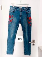 Zara Jeans mit roten Blumen Baden-Württemberg - Birkenfeld Vorschau