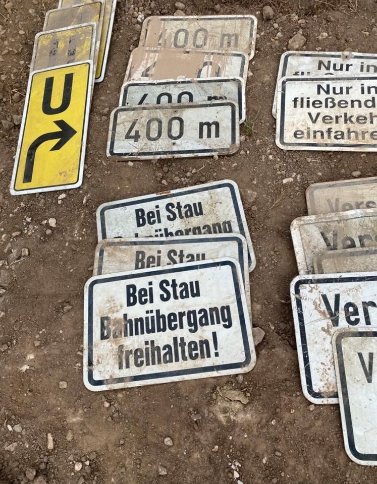 ‼️Ca. 145 Baustelle Beschilderng + Schilder Barke Absperrung ‼️ in Bitburg