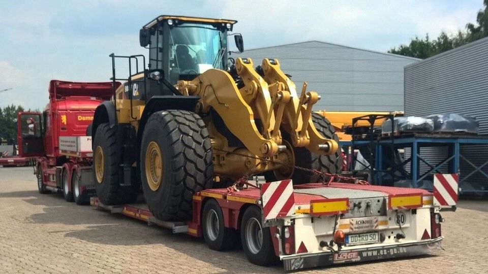 Transport , Tieflader , Tiefbett ,Mähdrescher,Traktor,Bagger,Boot in Dresden