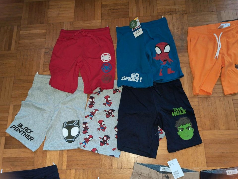 C&A H&M Topolino Shorts Gr. 122 NEU Minions Marvel Dino Spiderman in Wutöschingen