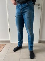 Fishbone Jeans 33/32 blau mit Loch Nordrhein-Westfalen - Kamen Vorschau