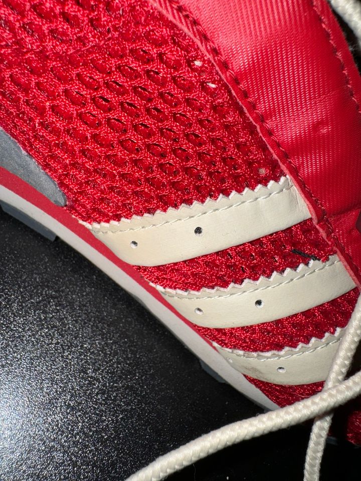 Adidas Daroga M NEU rot ohne Verpackung Gr. 44 in Villingen-Schwenningen