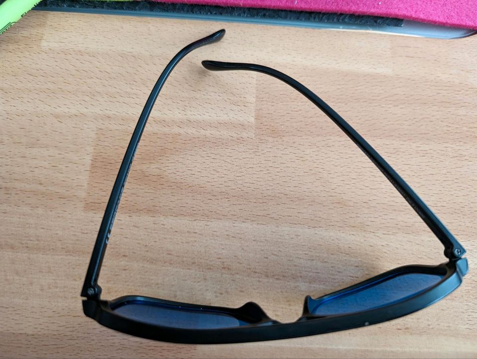 Sonnenbrille - schwarz mit blauen Brillen Gläsern in Blankenhain