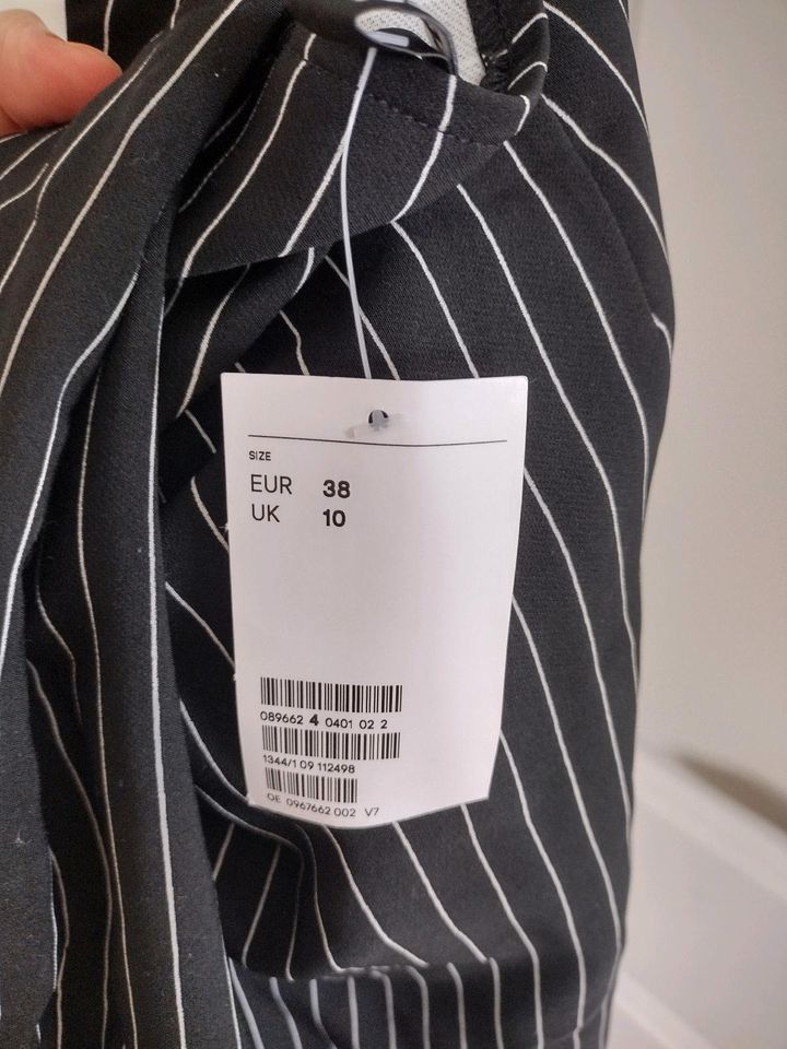 H&M Kleid Gr. 38 schwarz Nadelstreifen NEU in Dassow