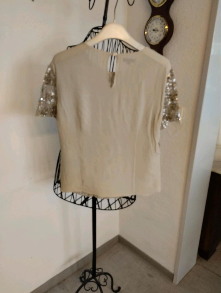 Escada Pailletten Top Shirt Seide Gr. 40 beige in Harrislee