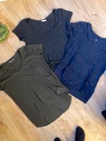 T-Shirts Basic oliv grau blau V-Ausschnitt c&a und H&M XS/34 Baden-Württemberg - Offenburg Vorschau