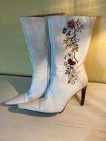 Stiefel weiß mit Blumenmuster Größe 38 Sachsen - Heidenau Vorschau