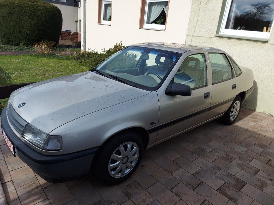 Vectra A 1,6 L 75 PS Rentner Garagenwagen H Zulassung 50tkm in Bergkamen