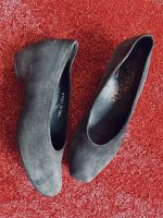 Tolle Schuhe von 'Think’ - Wildleder grau, Keilabsatz, Größe 38,5 Berlin - Zehlendorf Vorschau