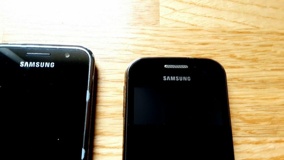 2x SAMSUNG SMARTPHONE HANDY inkl. 3 Akkus in Frankfurt am Main