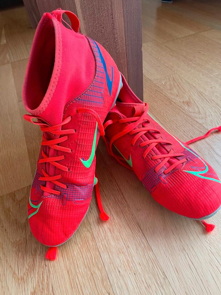 Fußballschuhe Nike Mercurial Rot 38 in Puchheim