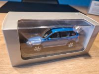 Minichamps 1:43 VW Volkswagen Touareg blau&silber Niedersachsen - Gifhorn Vorschau