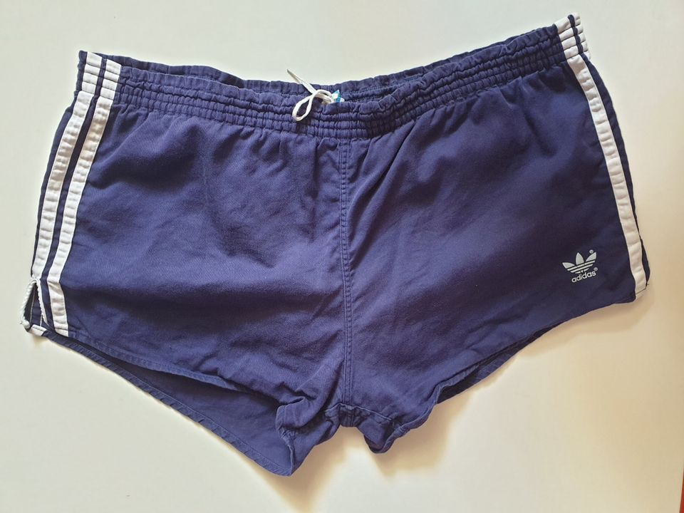 Adidas Turnhose, Original Vintage, Größe 8, Blau, 70er/80er Jahre in  Nordrhein-Westfalen - Hamm | eBay Kleinanzeigen ist jetzt Kleinanzeigen