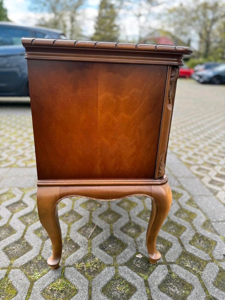 Kommode/Sideboard/nussbaum/vollholz/inklTransport/anrichte/Retro in Berlin