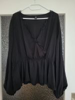 schwarz Bluse mit überlappendem Kragen, Spitzen, Rüschen Gr. 50 Berlin - Köpenick Vorschau