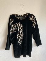 Schwarzer Samt-Pullover mit Leoprint Patches Berlin - Lichtenberg Vorschau