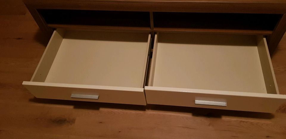 Fernsehschrank zu verkaufen in Roßdorf