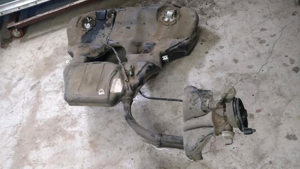 Audi A4 B6 2,5 TDI Quattro Tank Kraftstoffbehälter Dieseltank in Egweil