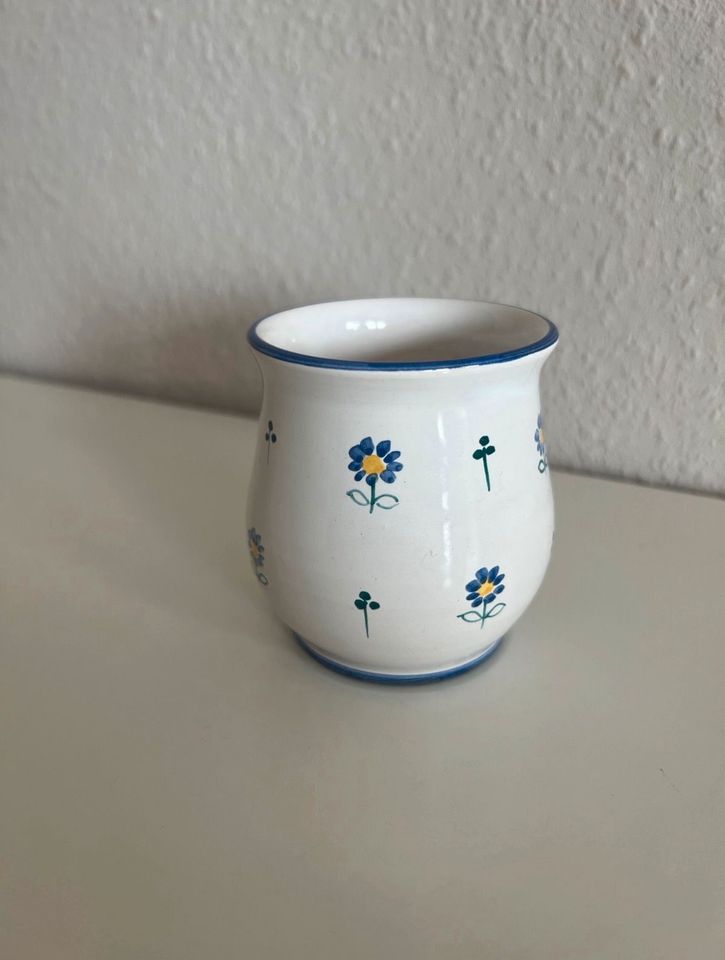 GG isny Keramik Vase weiß blau mit Blumenmuster in Hanau