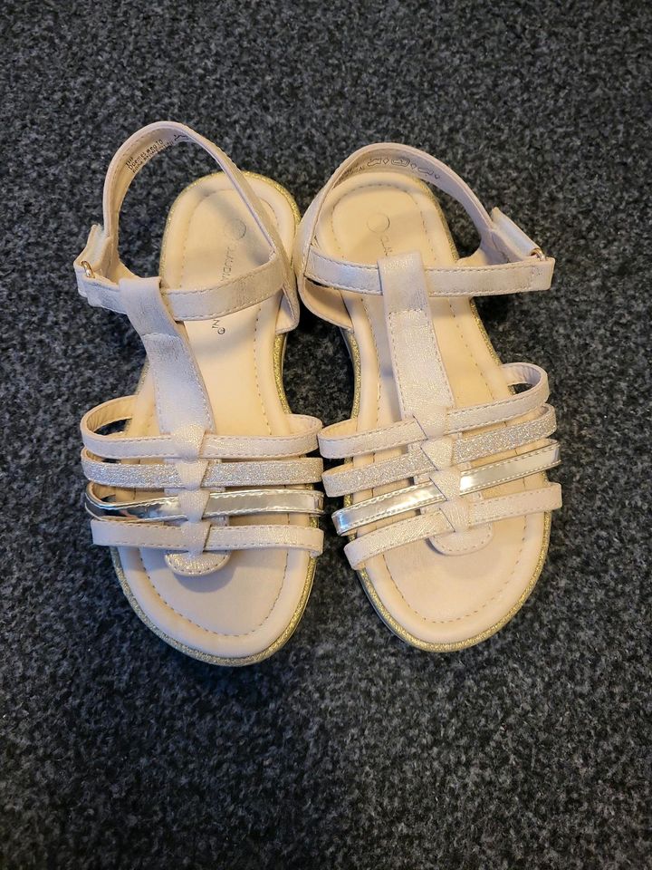 Sandalen Mädchen Gr. 32 Gold Schuhe in Mönchengladbach