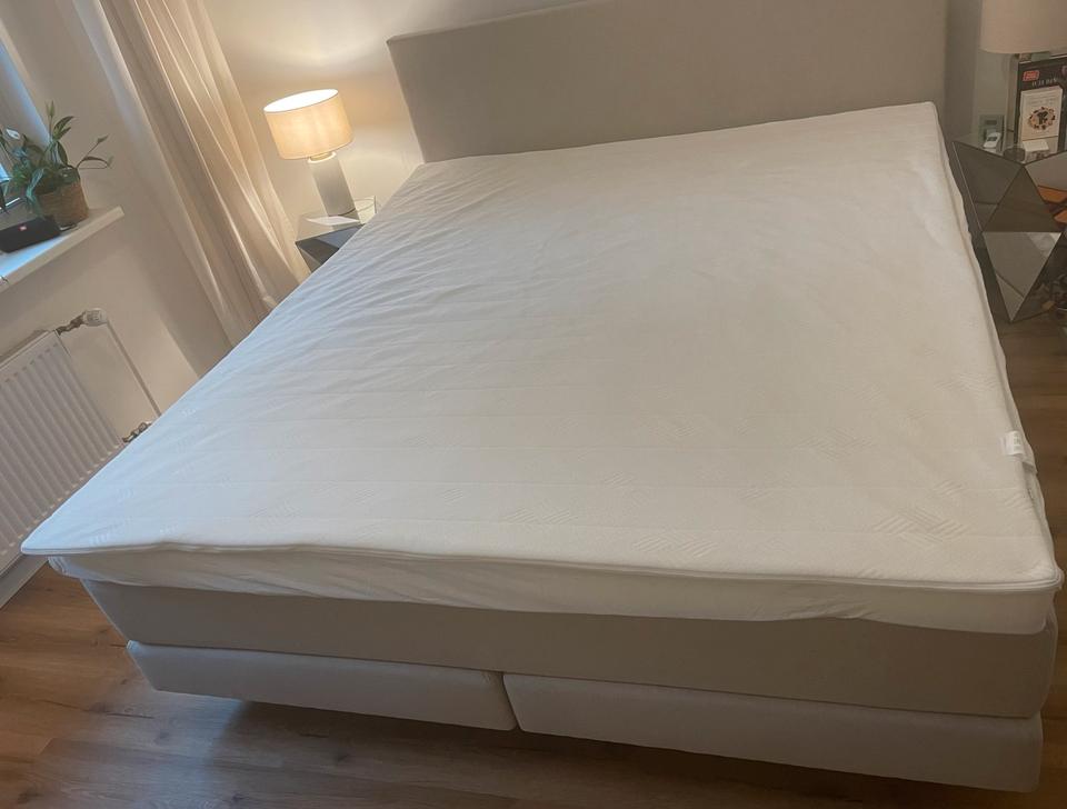 Topperbezug weiß 180x200x3 OHNE TOPPER OHNE BETT in Hamburg