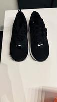Nike Legend React Gr40.5 schwarz NEU Niedersachsen - Uelsen Vorschau