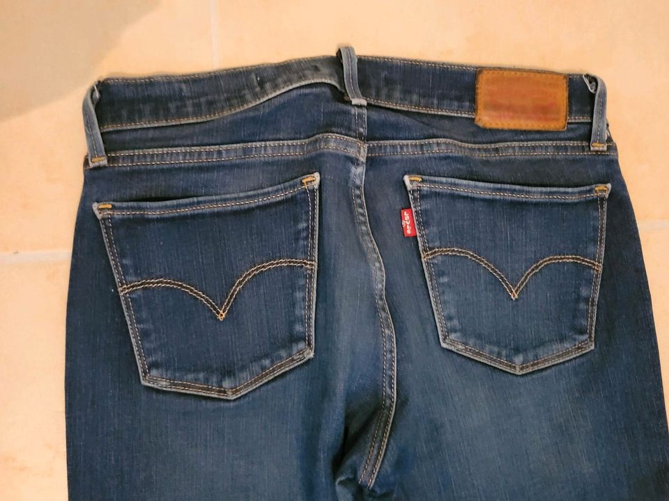 Neu Levis 710 original Gr. 27 blau in Nauheim