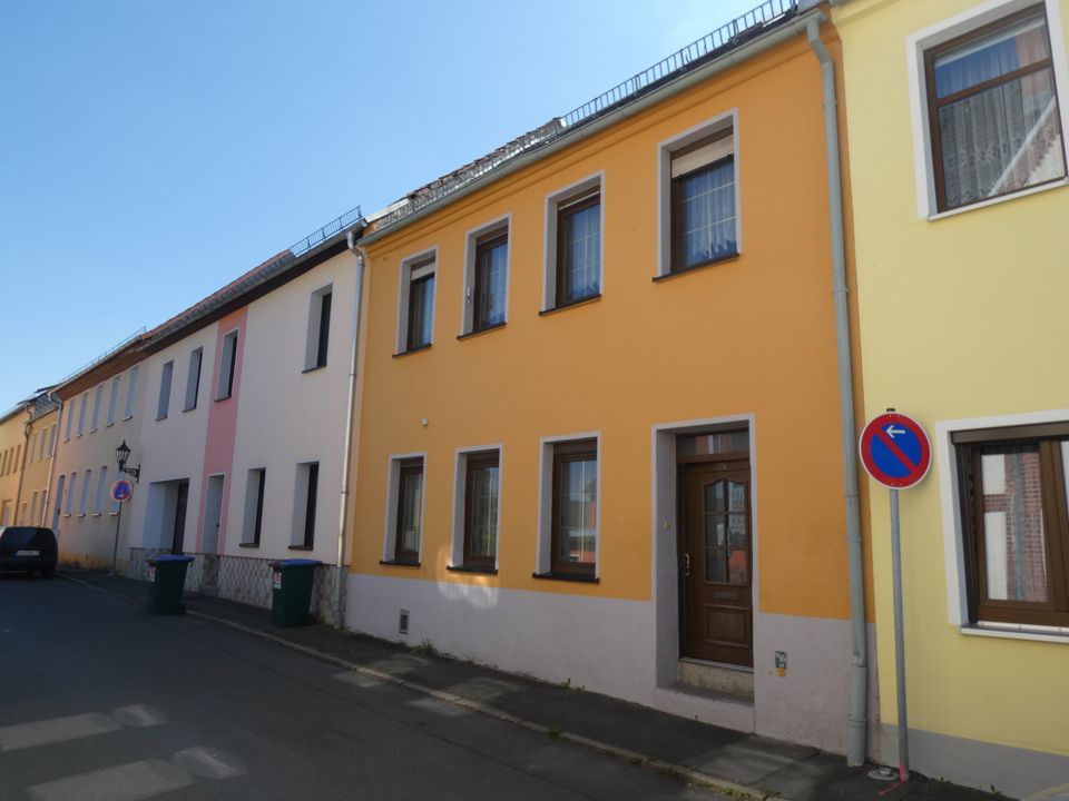 Mietsteigerung Ade! Reihenmittelhaus in zentraler Stadtlage von Schleiz! in Schleiz