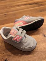 New Balance Turnschuhe NB in grau pink Sachsen - Pirna Vorschau