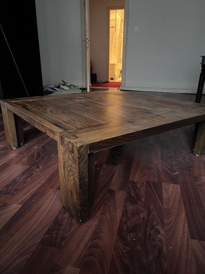 Tisch Antik Couchtisch Massiveholz 120x120 in Berlin