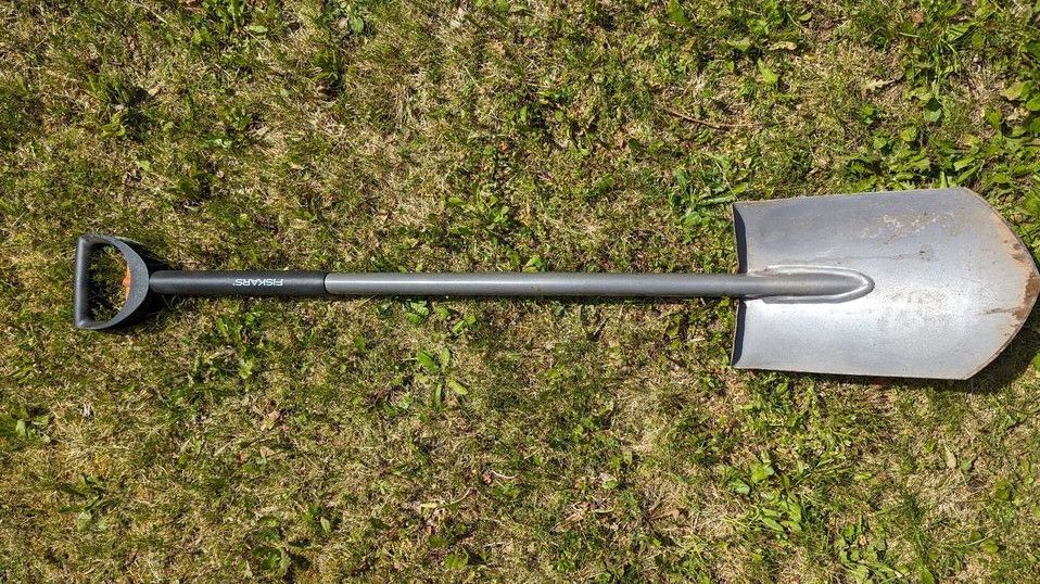 Fiskars SmartFit Teleskop-Spaten spitz Gartenspaten Spaten in Haar