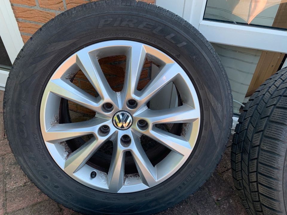 VW Touareg Winterreifen 255 55 18 pirelli in Jork