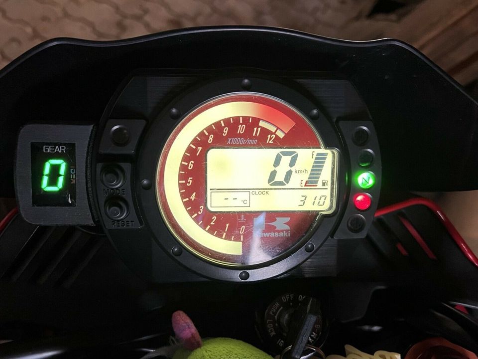 Ganganzeige Gehäuse V2 Halterung USB Tacho Kawasaki Z1000 Z750