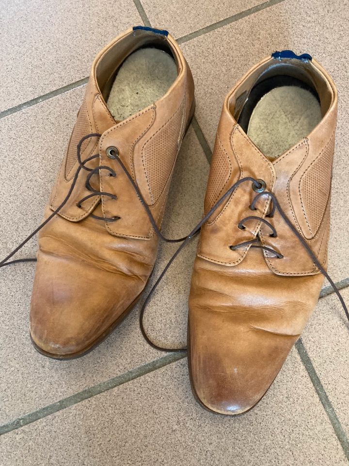 Creme Schuhe für Herren in Größe 43 zu verkaufen in Nürnberg (Mittelfr)