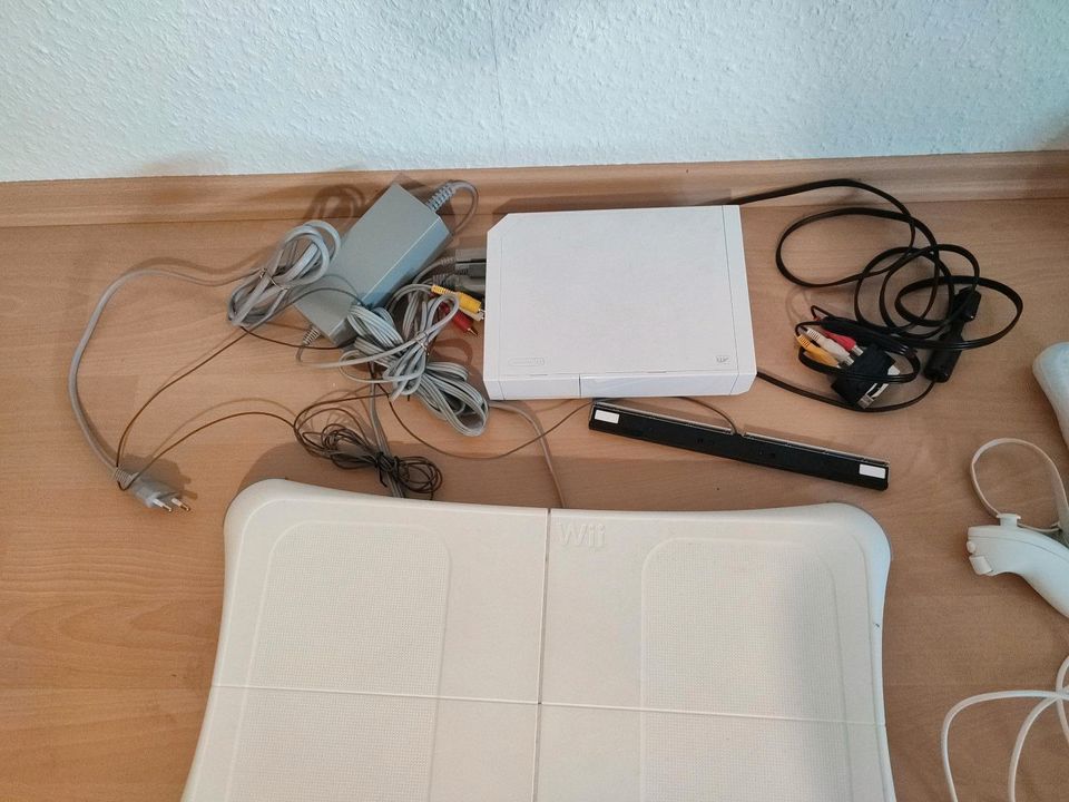 Wii Console mit Controller Balancebord Spielzeug keine DDR in Heilbronn