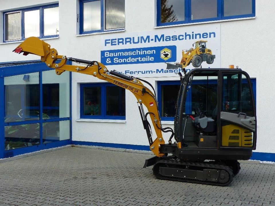 Minibagger 2,4t, Bagger 2400 kg, elekrisch vorgesteuerte Seitenjo in Mulda