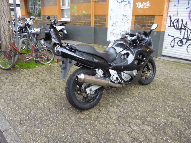 Suzuki GSX 750 F in Düsseldorf