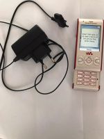 Sony Ericsson W595 in silber / rot mit Ladekabel Hamburg - Wandsbek Vorschau