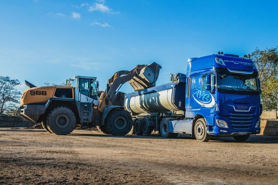 Schüttguttransporte aller Art(Bauschutt, Sand, Kies, Schotter...) in Rodgau