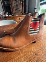 Crickit Chelsea Stiefelette Cognac mit rotem Herz Größe 41 Baden-Württemberg - Owingen Vorschau