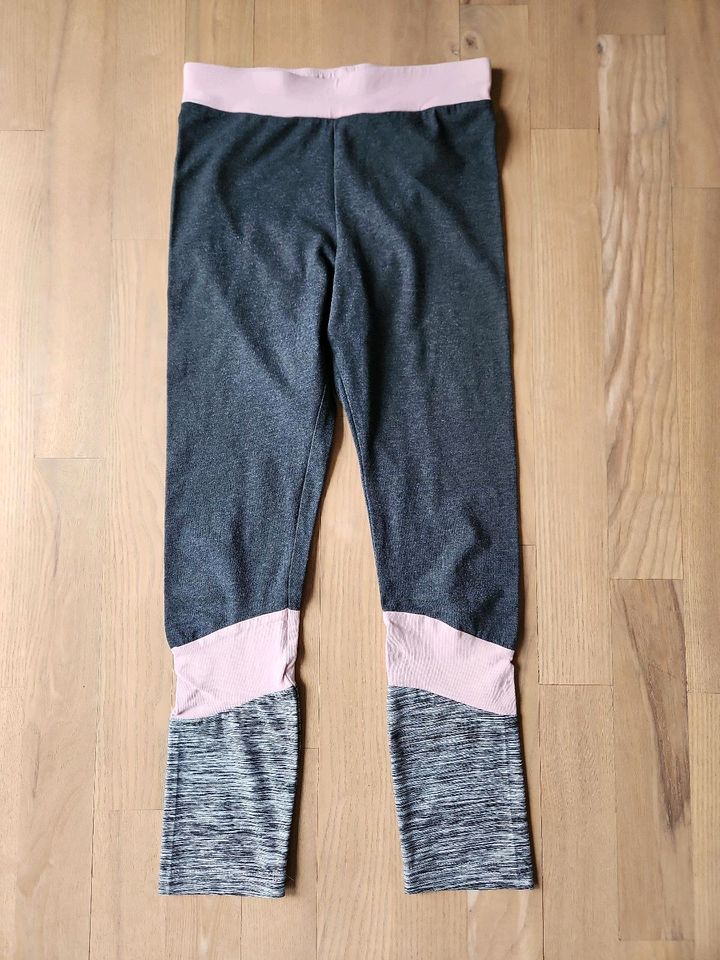 Sporthose Sportleggings Legings Mädchen Gr 140 in Hüpstedt