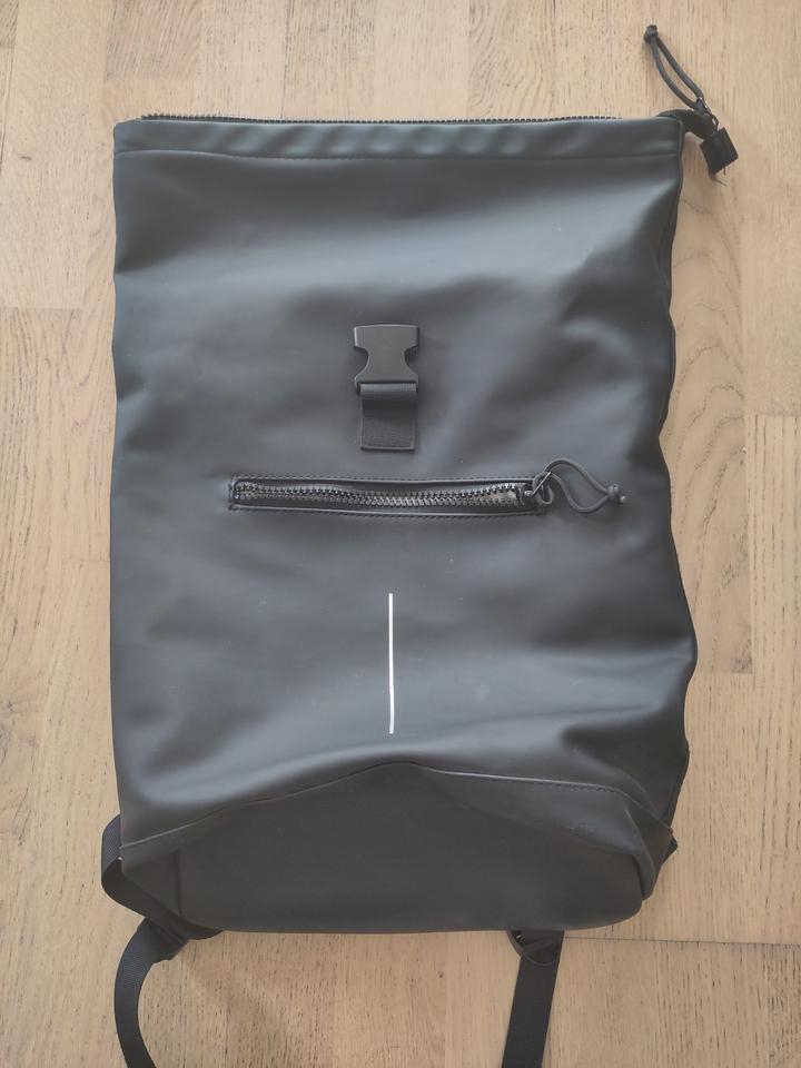 New Rebels Roll-Top Rucksack Large II – Schwarz, guter Zustand in Landshut